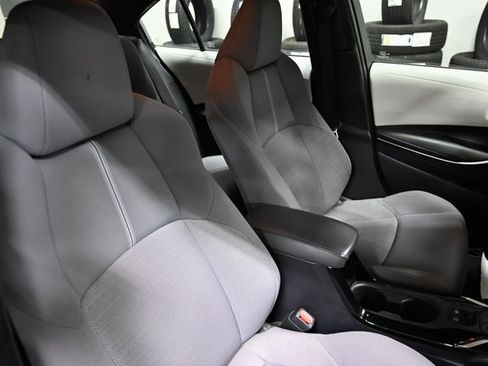 Used 2022 Toyota Corolla SE image 9