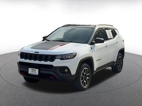 Used 2025 Jeep Compass Trailhawk AWD/4WD image 7