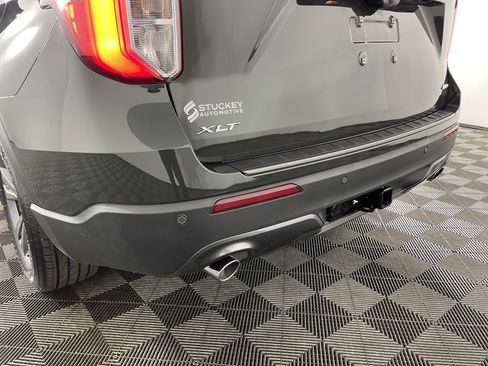 Used 2022 Ford Explorer XLT w/ Equipment Group 202A image 7