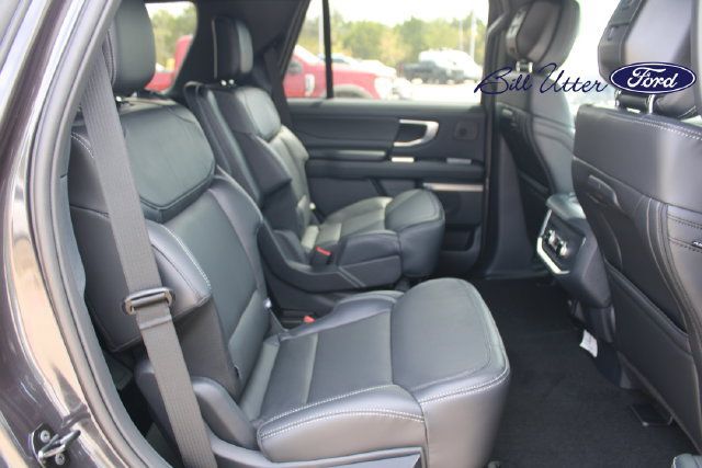 New 2027 Ford Expedition Platinum w/ Stealth Appearance Package AWD/4WD image 9