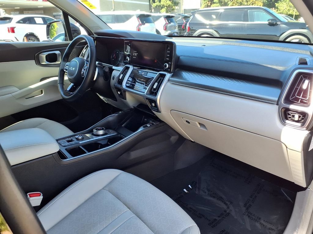 Certified 2023 Kia Sorento EX FWD image 12