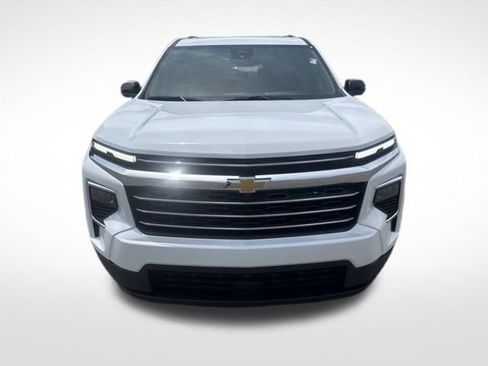 Used 2026 Chevrolet Traverse LT w/ Sun and Wheel Package FWD image 8
