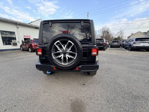 Used 2024 Jeep Wrangler Unlimited w/ Convenience Group AWD/4WD image 47