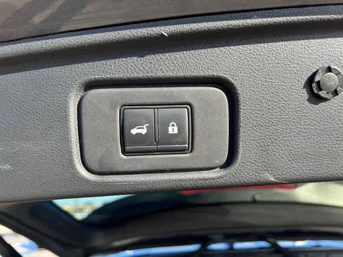 Used 2022 Nissan Pathfinder SL image 24