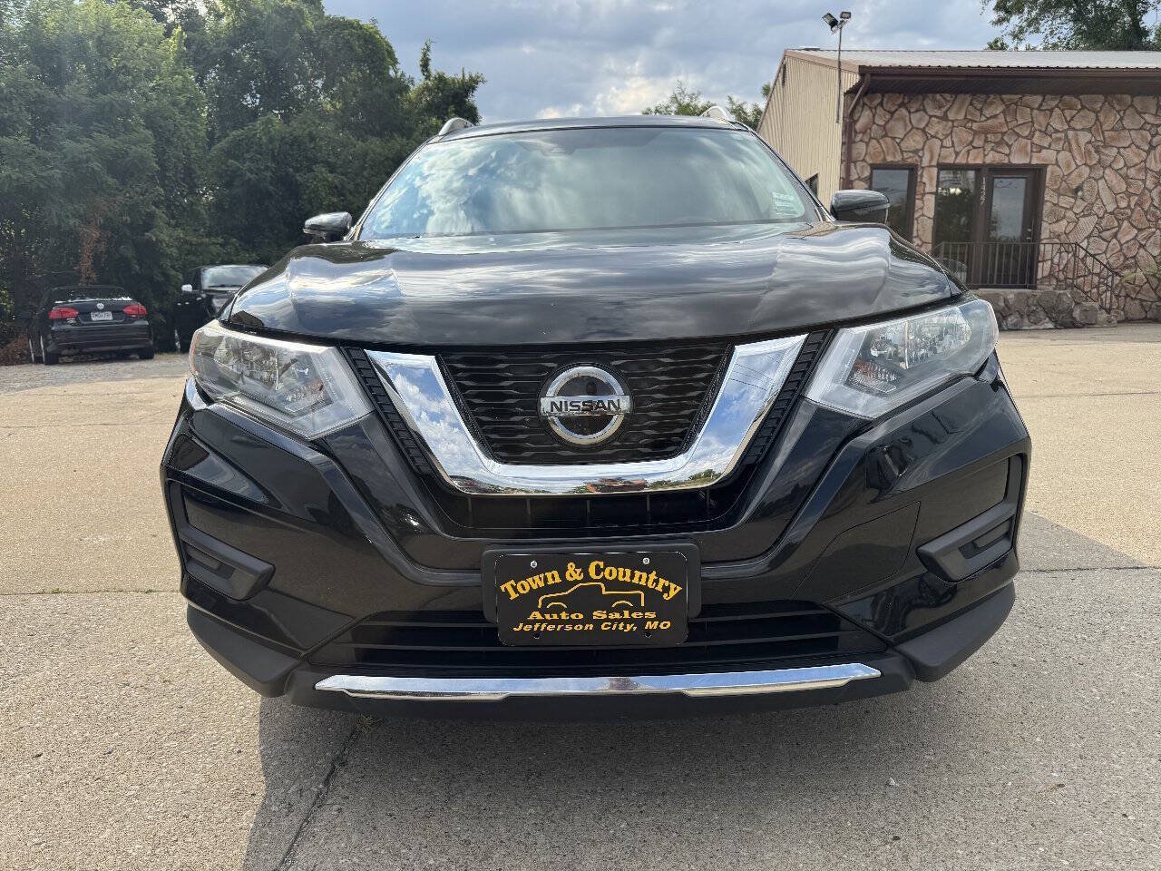 Used 2020 Nissan Rogue SV AWD/4WD image 2