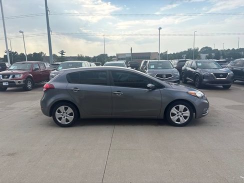 Used 2016 Kia Forte LX FWD image 4