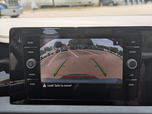 Certified 2025 Volkswagen Jetta SE FWD image 33