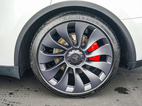 Used 2024 Tesla Model Y Performance AWD/4WD image 12