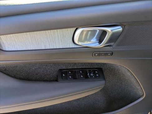 Used 2025 Volvo XC40 B5 Core w/ Protection Package Premier image 11