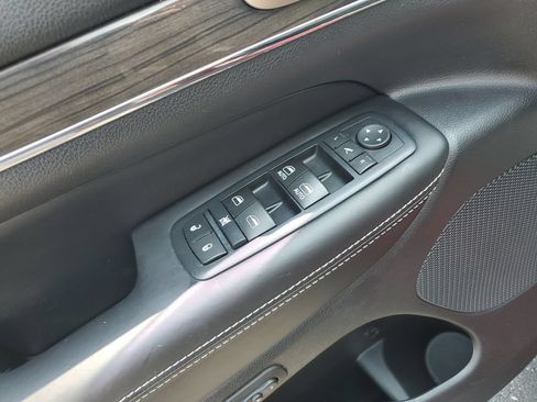 Certified 2017 Jeep Grand Cherokee Overland AWD/4WD image 21