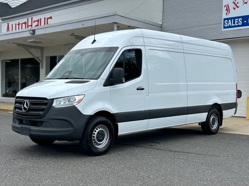 Used 2025 Mercedes-Benz Sprinter 2500 image 3