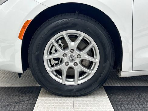 Certified 2021 Chrysler Voyager Lxi FWD image 8