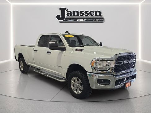 Used 2024 RAM 2500 Big Horn AWD/4WD image 4