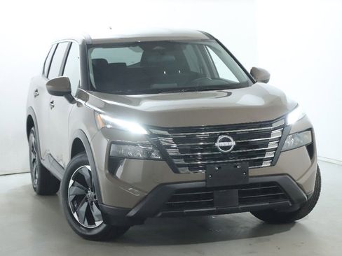Used 2025 Nissan Rogue SV AWD/4WD image 2
