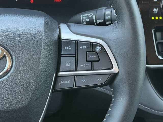 Used 2025 Toyota Highlander Platinum AWD/4WD image 14