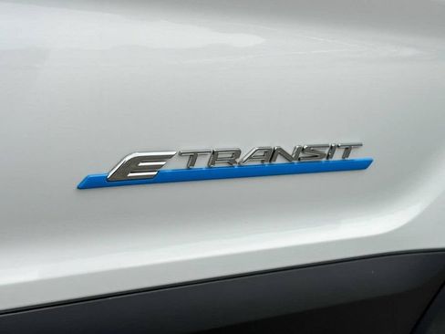 Used 2023 Ford E-Transit RWD image 12