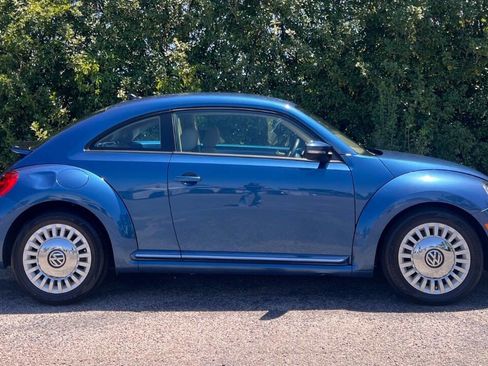 Used 2016 Volkswagen Beetle 1.8T SE w/ Lighting Package FWD image 9