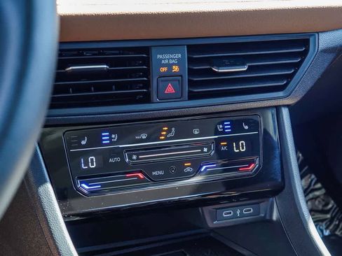 Used 2025 Volkswagen Jetta SEL FWD image 22