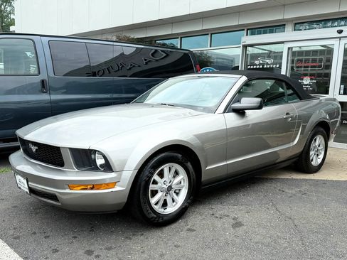 Used 2008 Ford Mustang Convertible RWD image 4