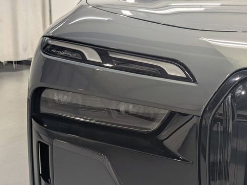 Used 2023 BMW 740i image 25