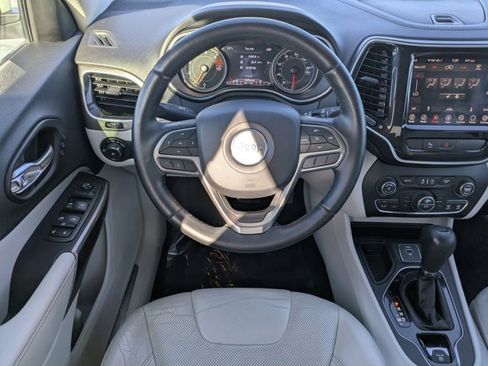 Used 2019 Jeep Cherokee Limited image 14