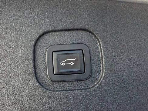 Used 2017 Chevrolet Equinox Premier w/ Enhanced Convenience Package FWD image 8