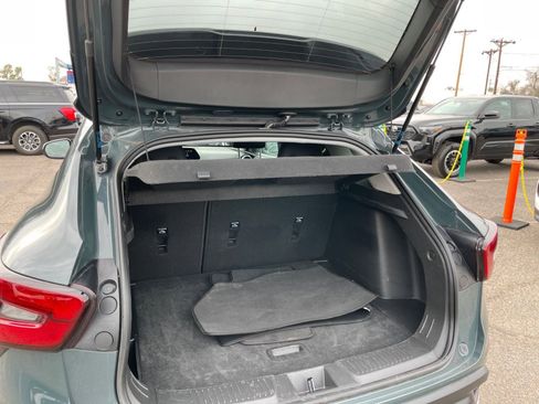 Used 2025 Chevrolet Trax LT w/ LT Convenience Package image 31