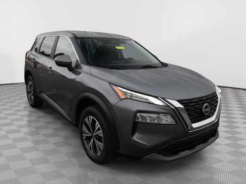 Used 2023 Nissan Rogue SV image 2