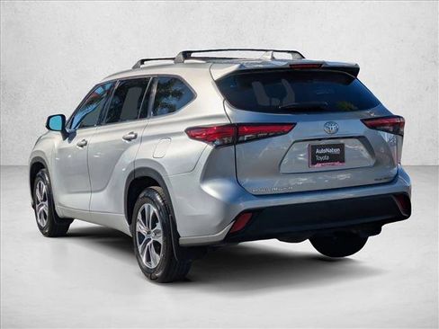 Used 2022 Toyota Highlander XLE image 8