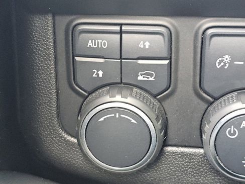 Used 2021 Chevrolet Tahoe LT image 9