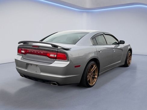 Used 2014 Dodge Charger SE image 3