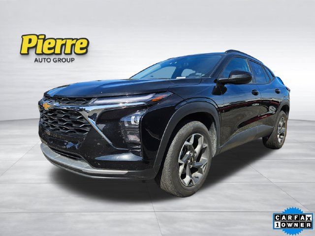 Used 2025 Chevrolet Trax LT FWD image 1