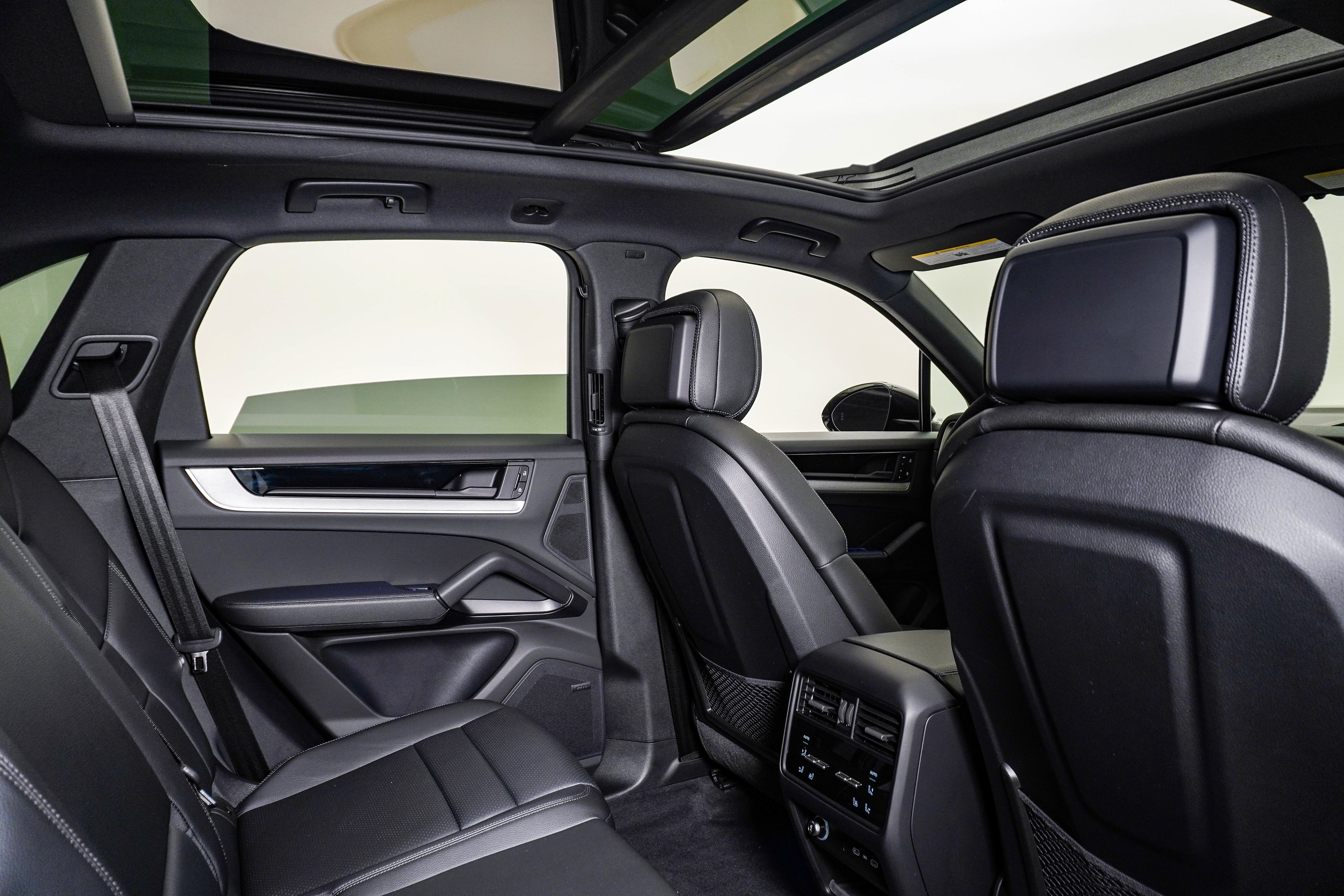 Certified 2026 Porsche Cayenne AWD/4WD image 16