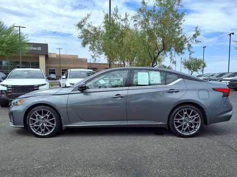 Used 2023 Nissan Altima 2.0 SR FWD image 3