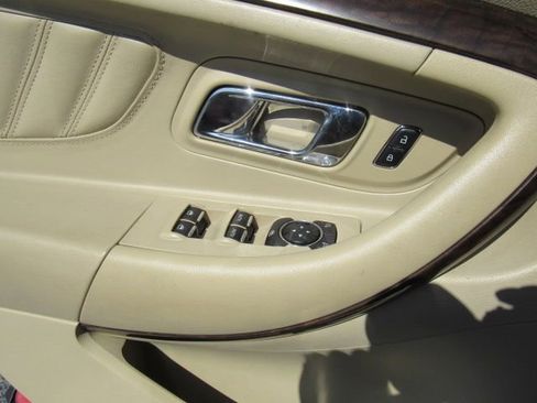 Used 2017 Ford Taurus Limited image 17