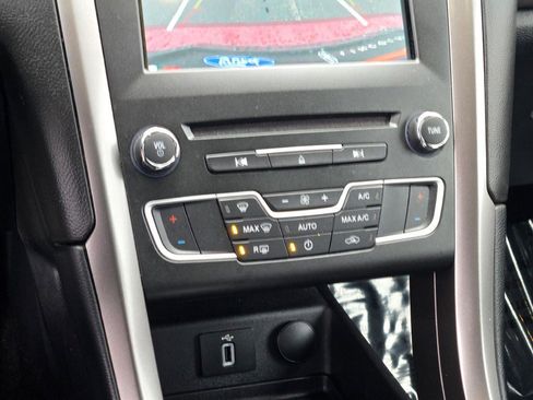 Used 2017 Ford Fusion SE w/ Fusion SE Technology Package image 23