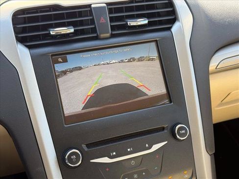 Used 2014 Ford Fusion SE FWD image 12