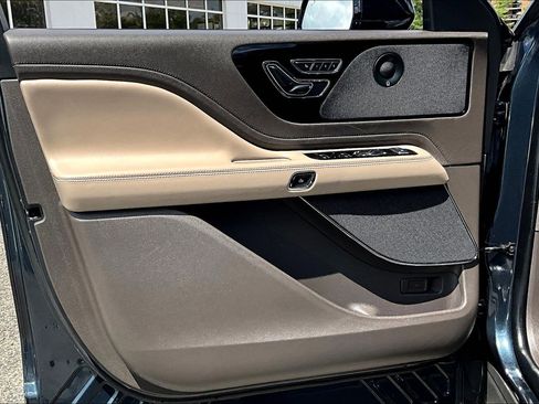 Used 2023 Lincoln Aviator Reserve w/ Equipment Group 201A image 18