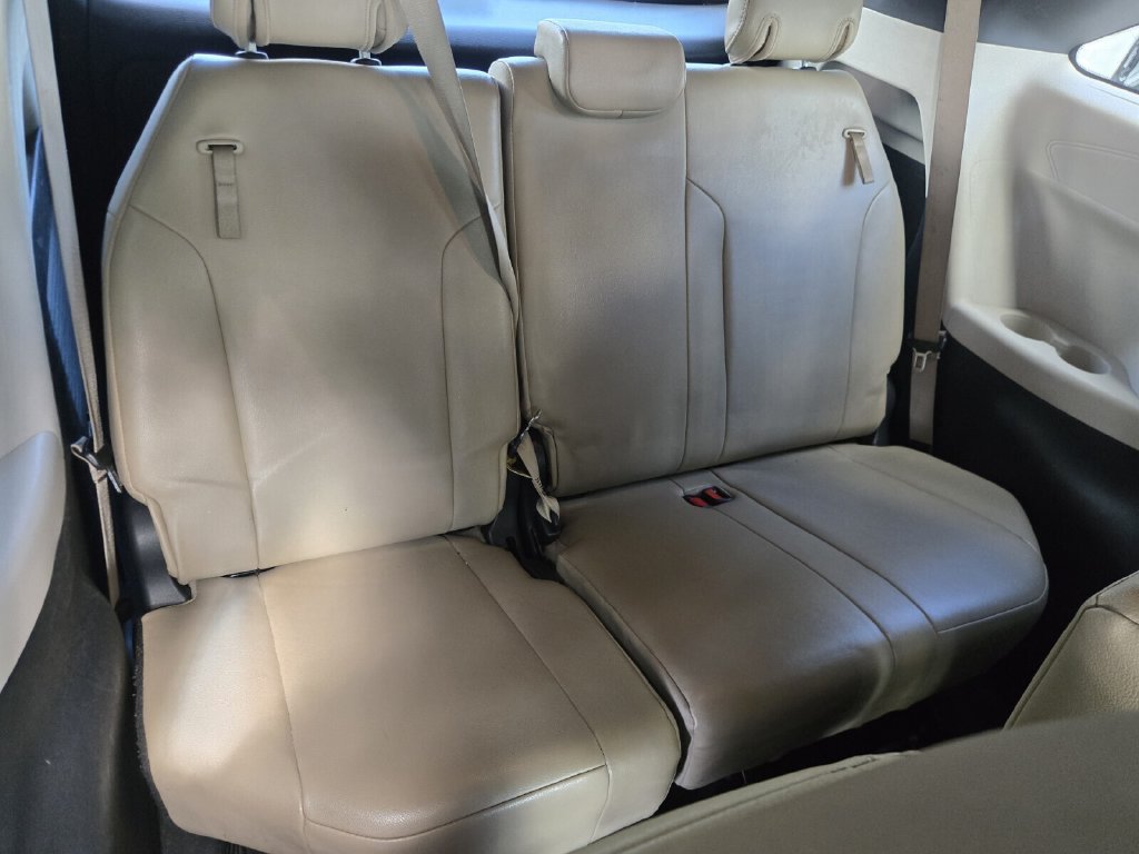 Used 2022 Toyota Sienna XLE FWD image 18