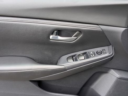 Used 2022 Nissan Sentra SV FWD image 11