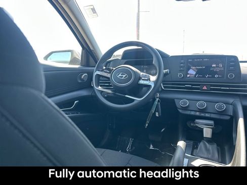 Used 2026 Hyundai Elantra SE FWD image 17
