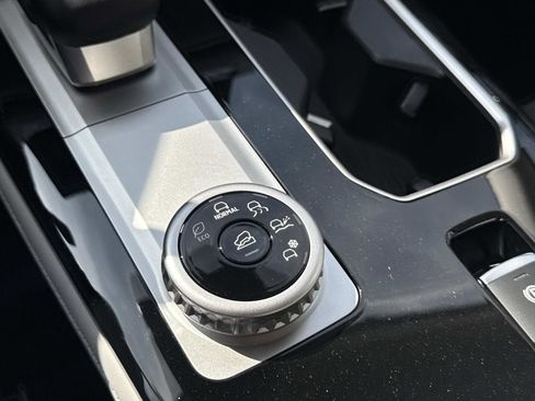 New 2026 Mitsubishi Outlander SE image 23