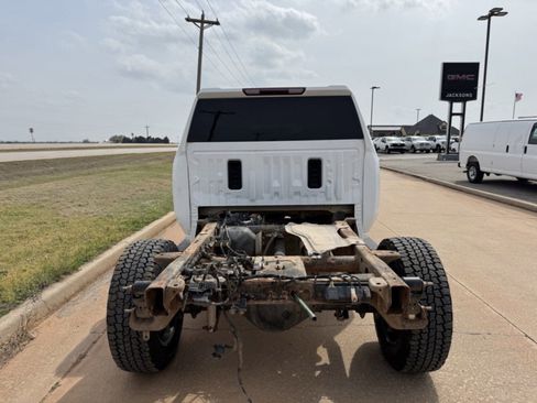 Used 2020 Chevrolet Silverado 2500 Custom w/ Custom Value Package image 4