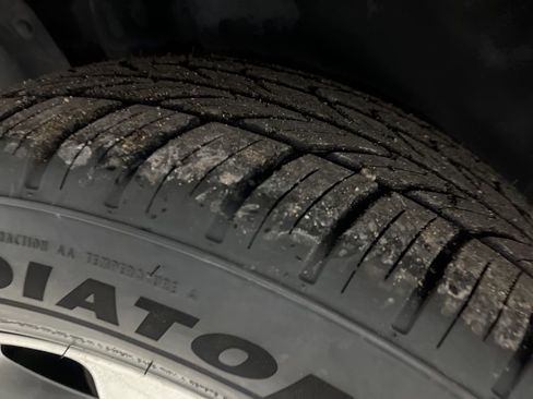 Used 2022 Dodge Challenger SXT image 39