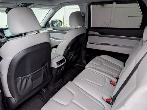 Used 2023 Hyundai Palisade SEL AWD/4WD image 16
