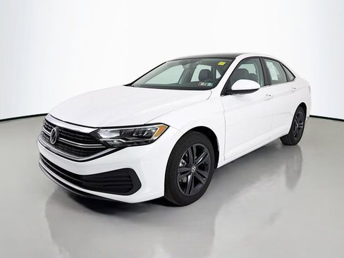 Used 2024 Volkswagen Jetta SE FWD image 3