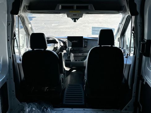 New 2026 Ford Transit 250 148 Medium Roof RWD image 32