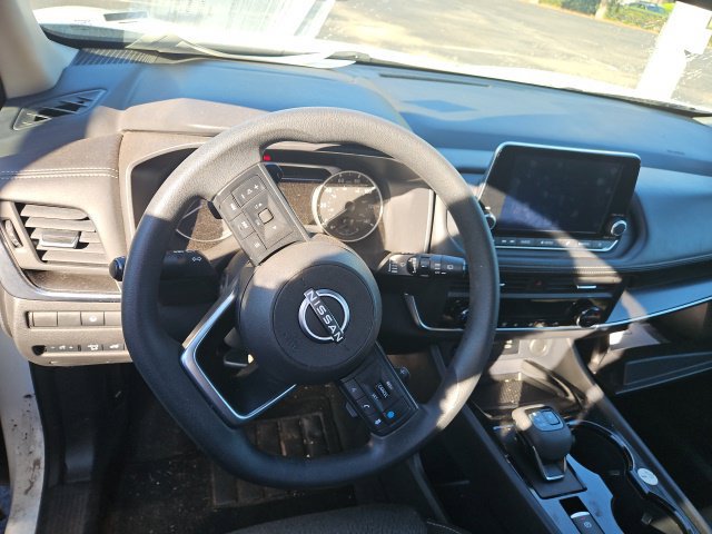 Used 2024 Nissan Rogue SV FWD image 11