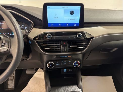 Used 2022 Ford Escape SE image 16