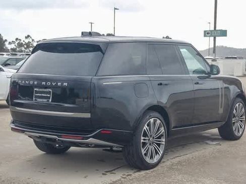 New 2025 Land Rover Range Rover SE image 6